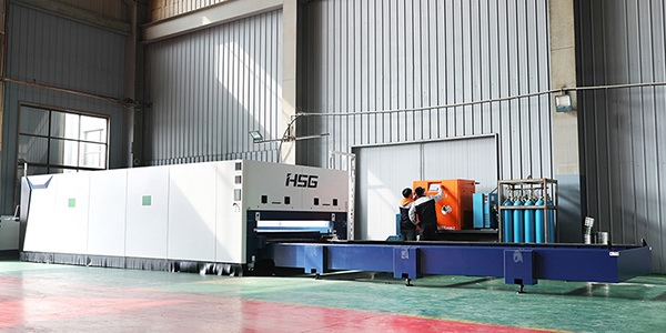 前迅新工廠激光切割、鈑金折彎等設(shè)備移機安裝調(diào)試完畢，投入生產(chǎn)