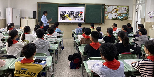 點燃科技夢想，培育創(chuàng)新志向——蘇州前迅工業(yè)機器人應(yīng)用科普進校園活動